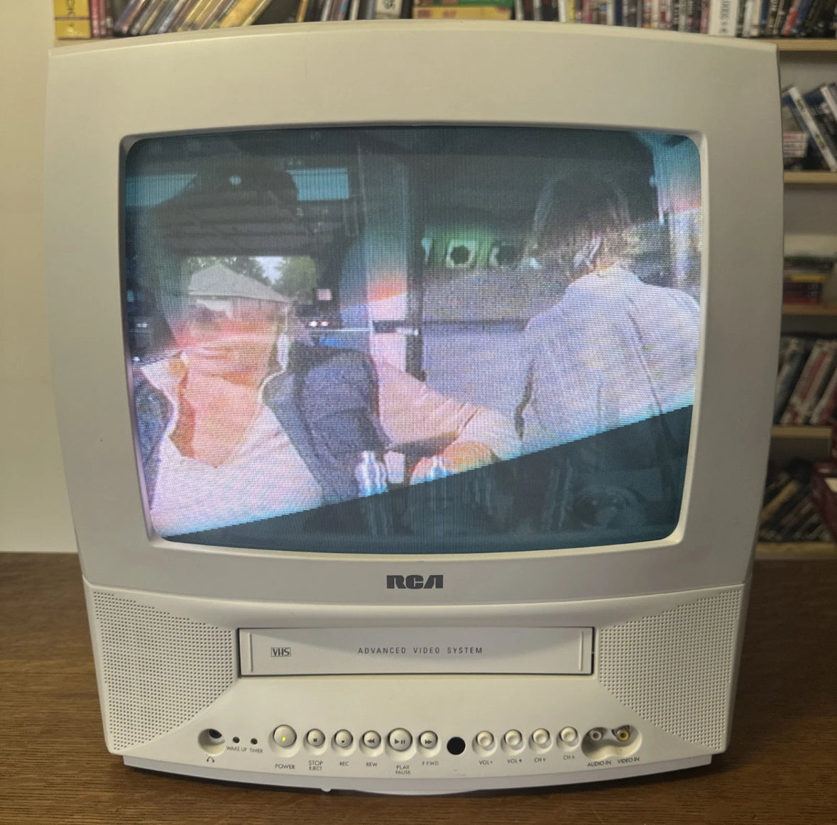 RCA T13072 CRT TV VCR Combo 13” White VHS Swivel Tested Working Very Rare