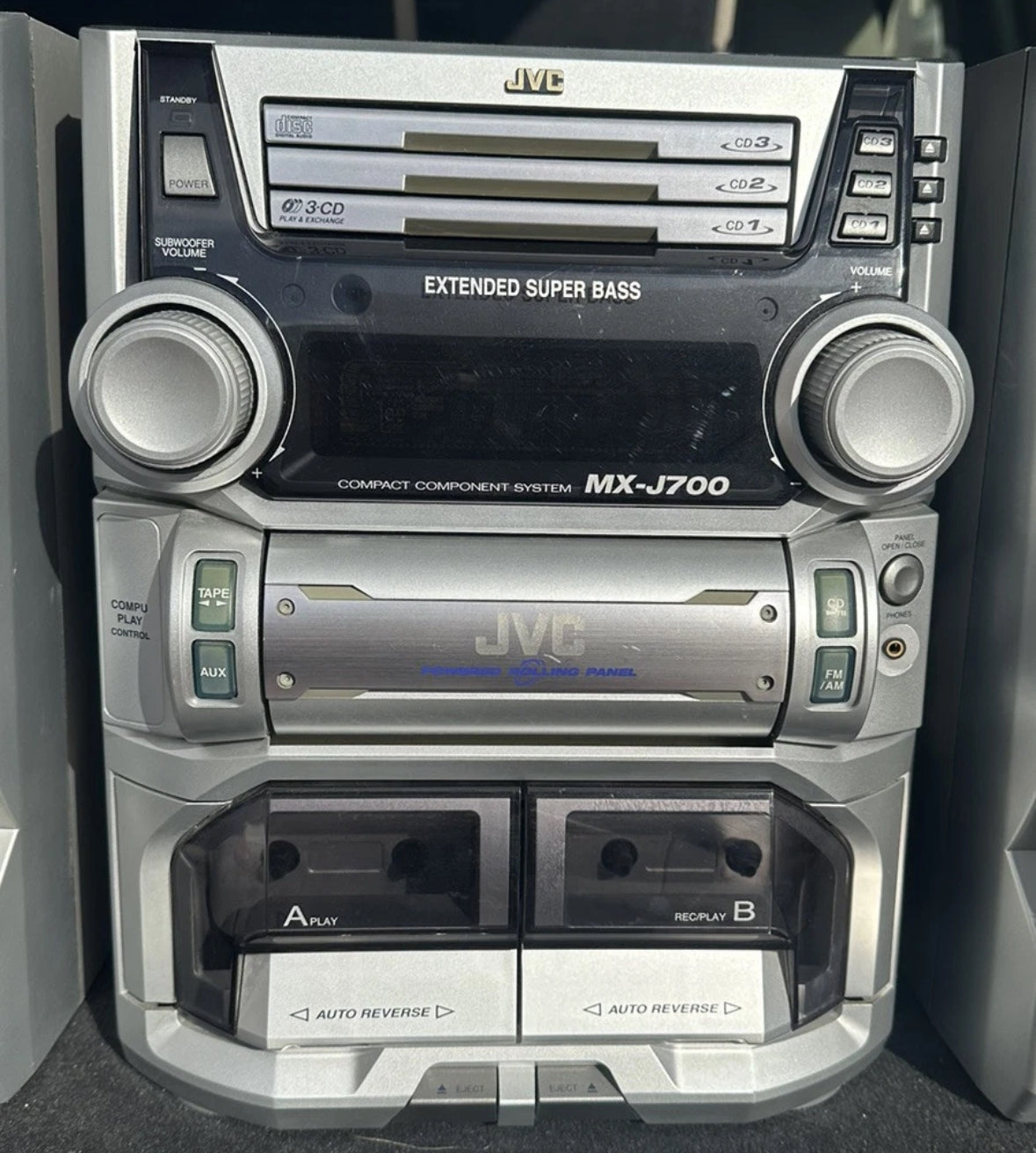 JVC MX-J700 Compact Stereo System, Rotating Panel, Woofers 3 CD 330 Watt Monster