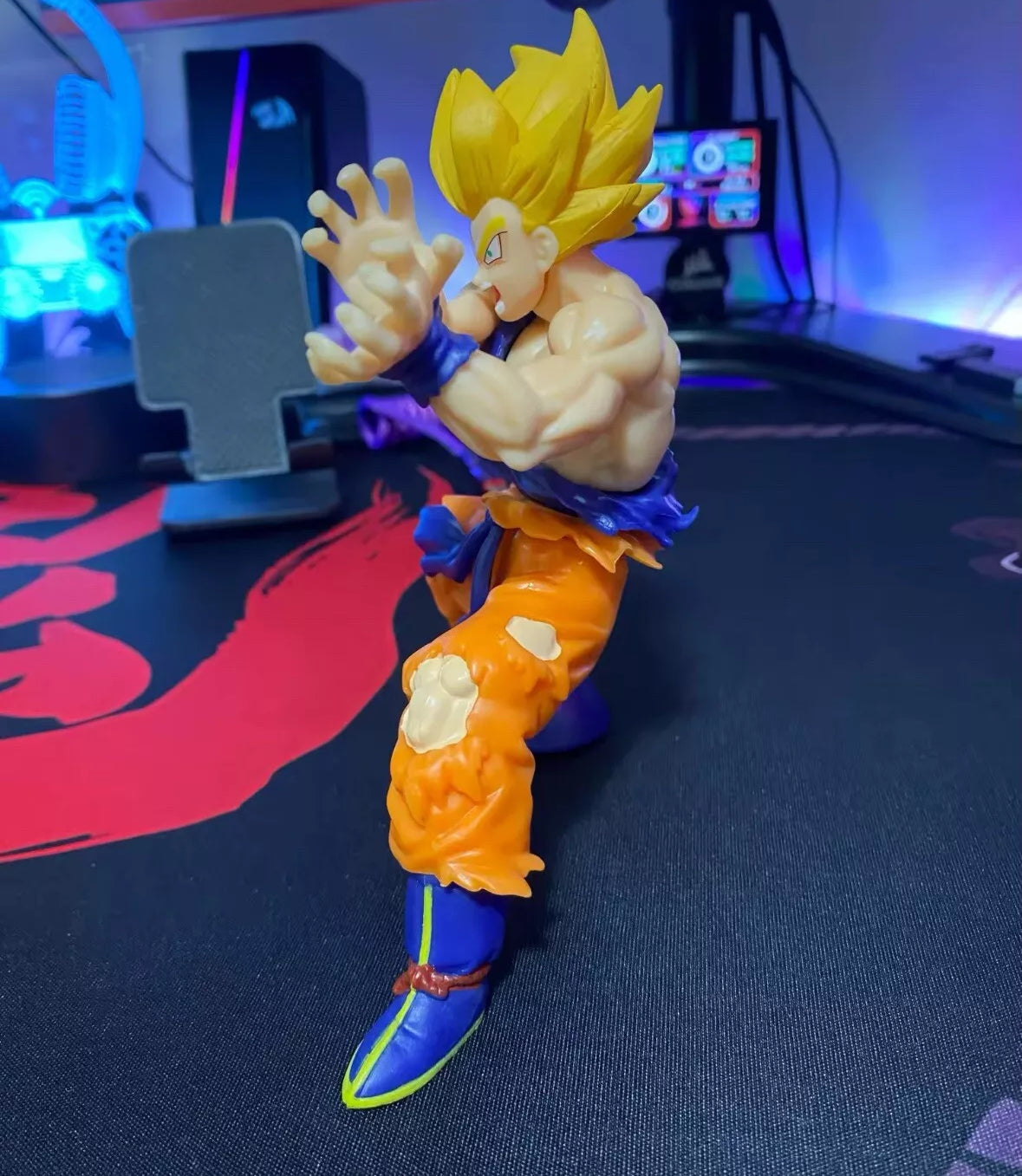 Dragon Ball Z - 6”Goku Super Saiyan Action Figure NEW Battle Damage Shockwave