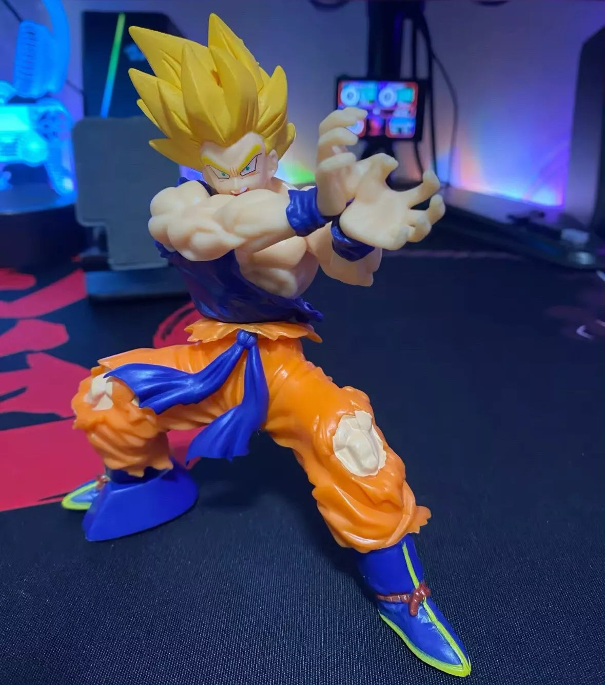 Dragon Ball Z - 6”Goku Super Saiyan Action Figure NEW Battle Damage Shockwave