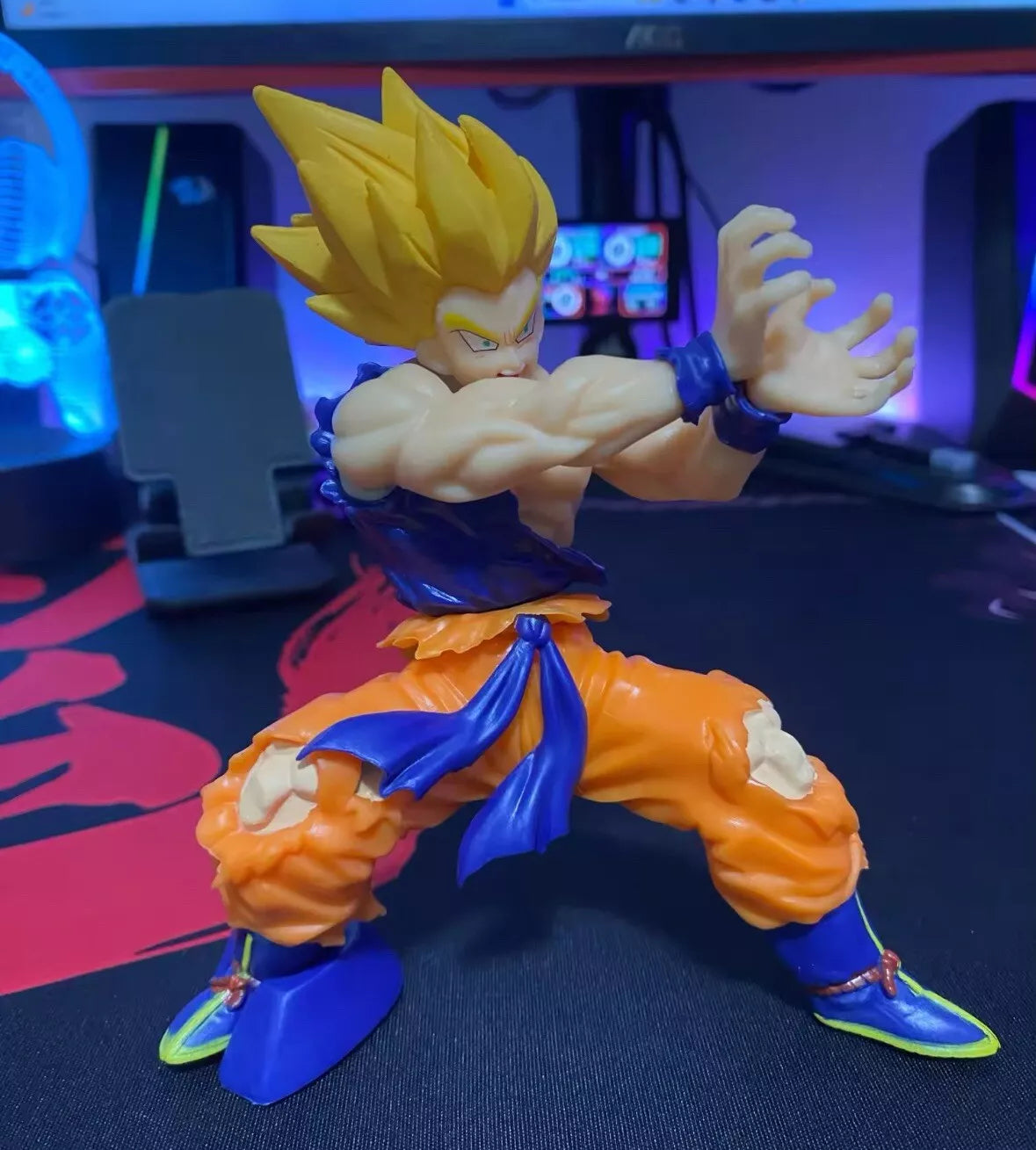 Dragon Ball Z - 6”Goku Super Saiyan Action Figure NEW Battle Damage Shockwave
