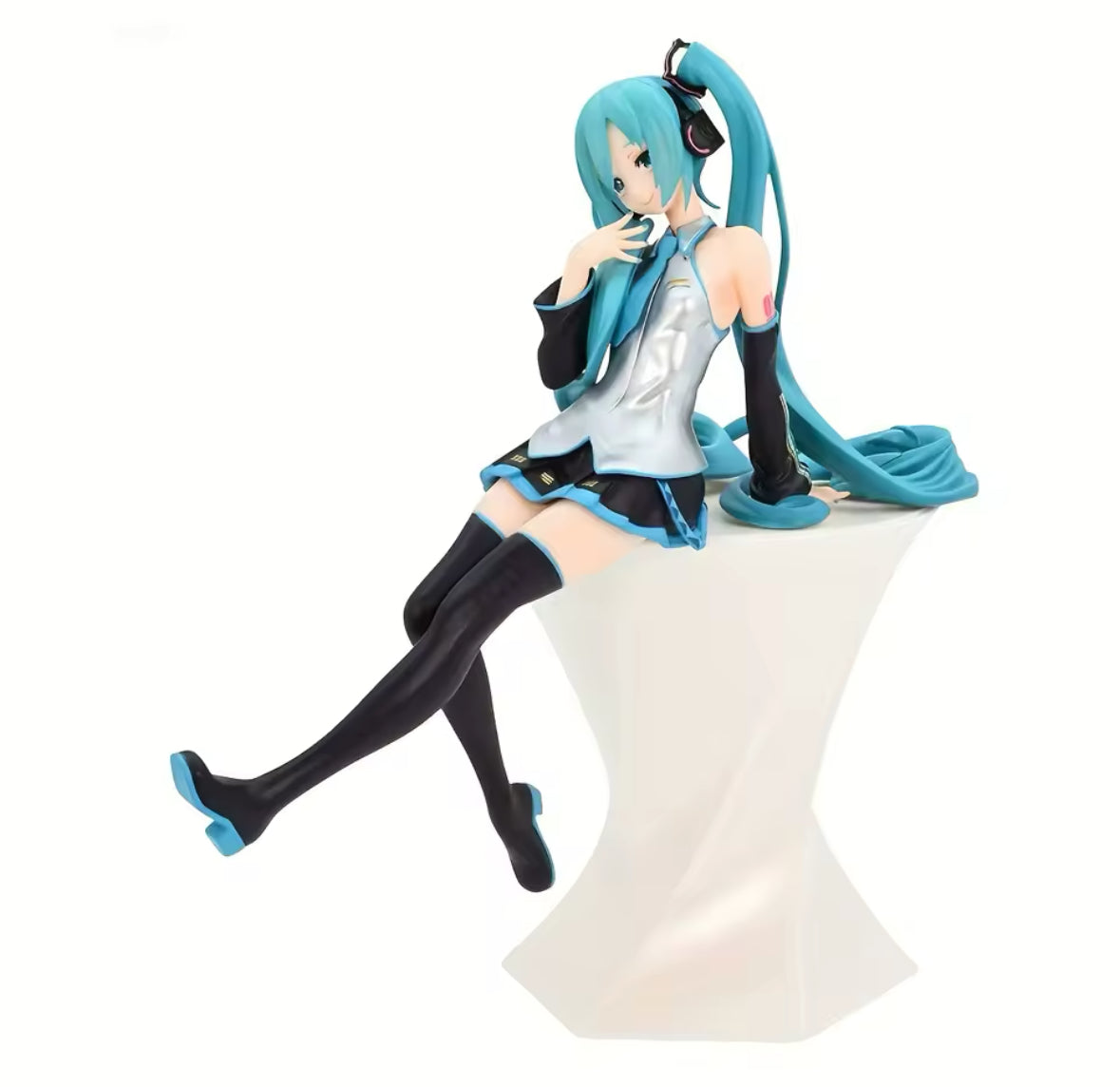 14CM Anime Hatsune Miku Black Star Red White Figure Sitting Position
