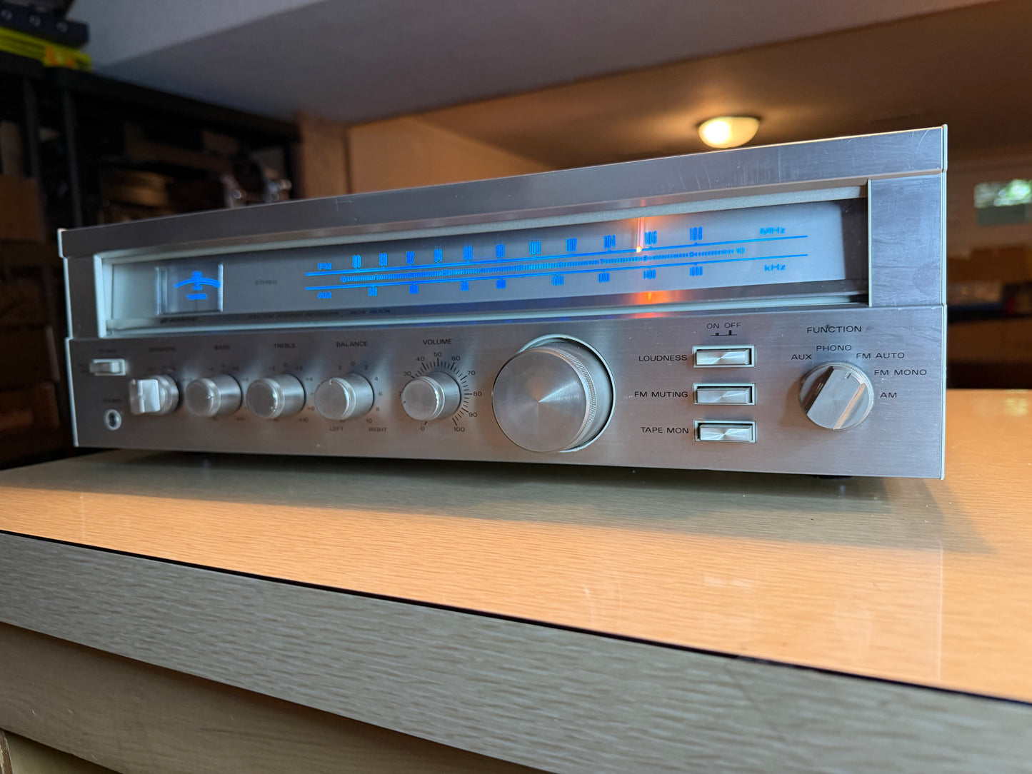 Vintage Woodgrain & Silver Sanyo DCX 1970K Receiver Fresh Service Near MINT RARE
