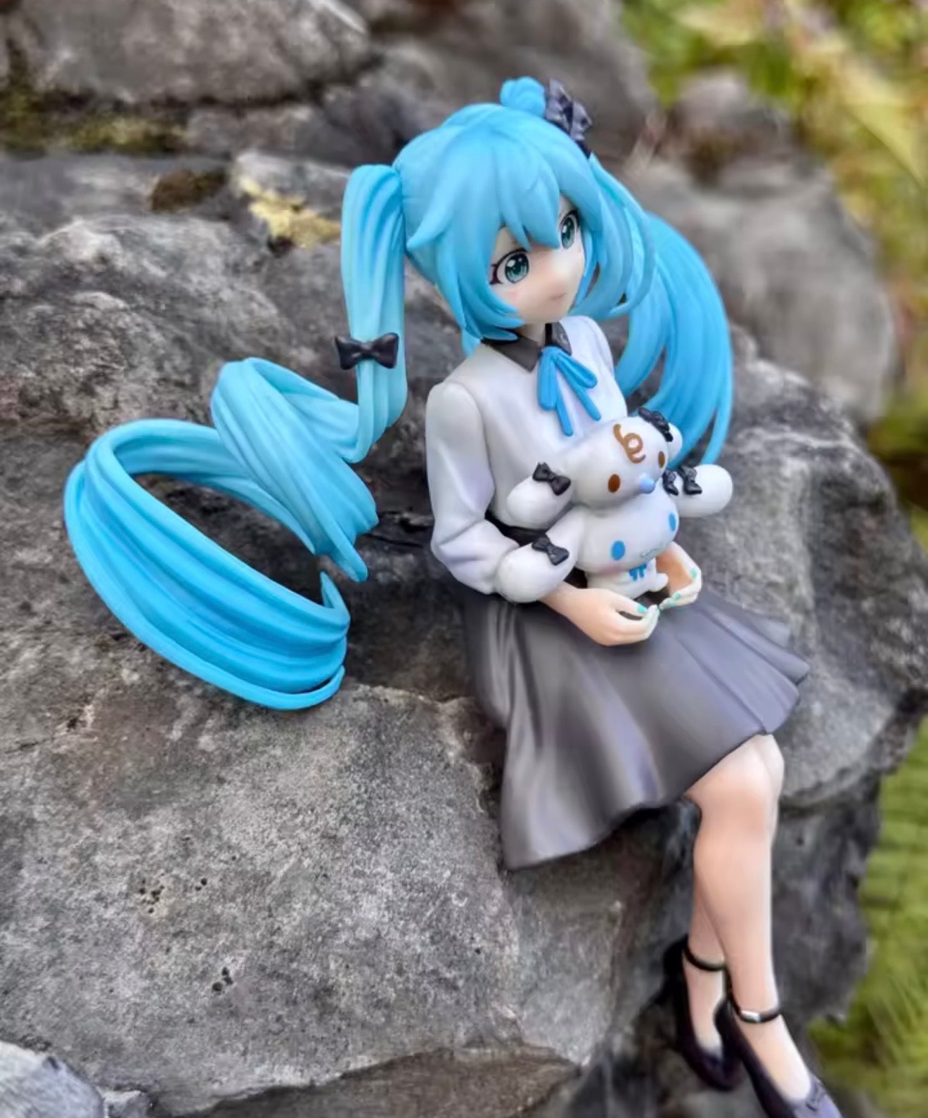 14CM Anime Hatsune Miku Big Eared Dog And MILK Noodle Stopper Figure Brand New