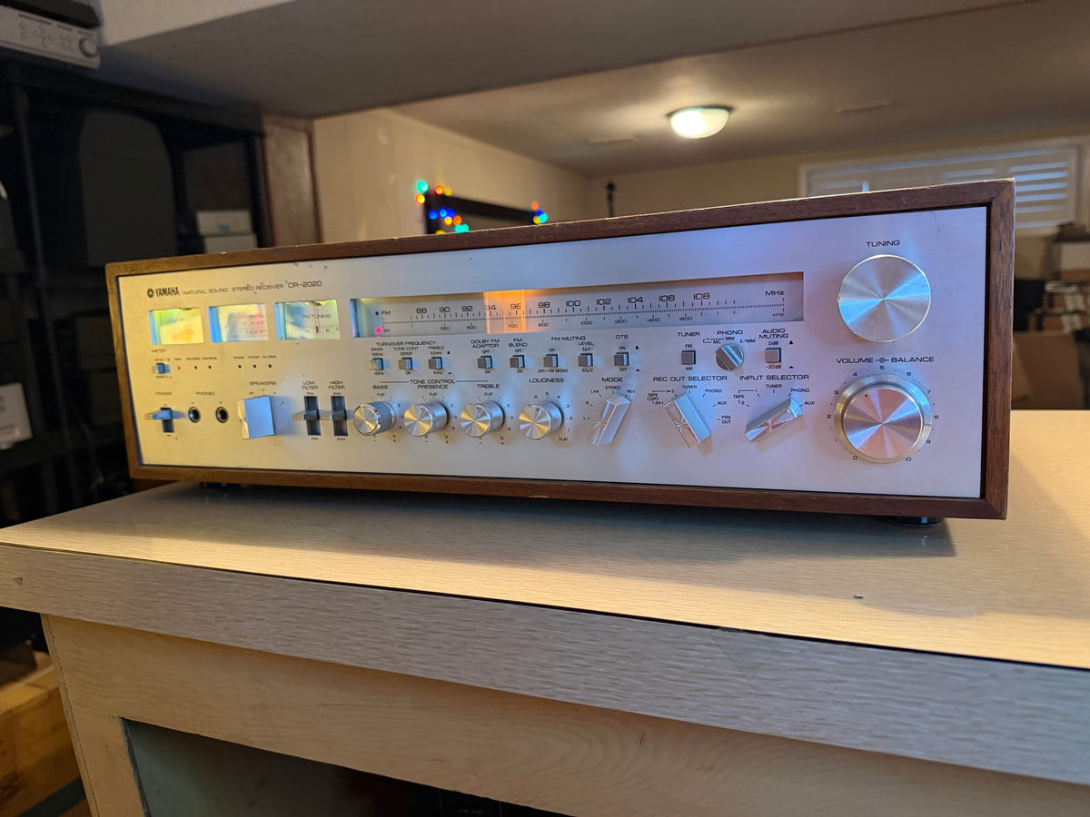 VTG 1970s Yamaha CR-2020 Natural Sound Stereo Receiver AM/FM Powers On No Sound