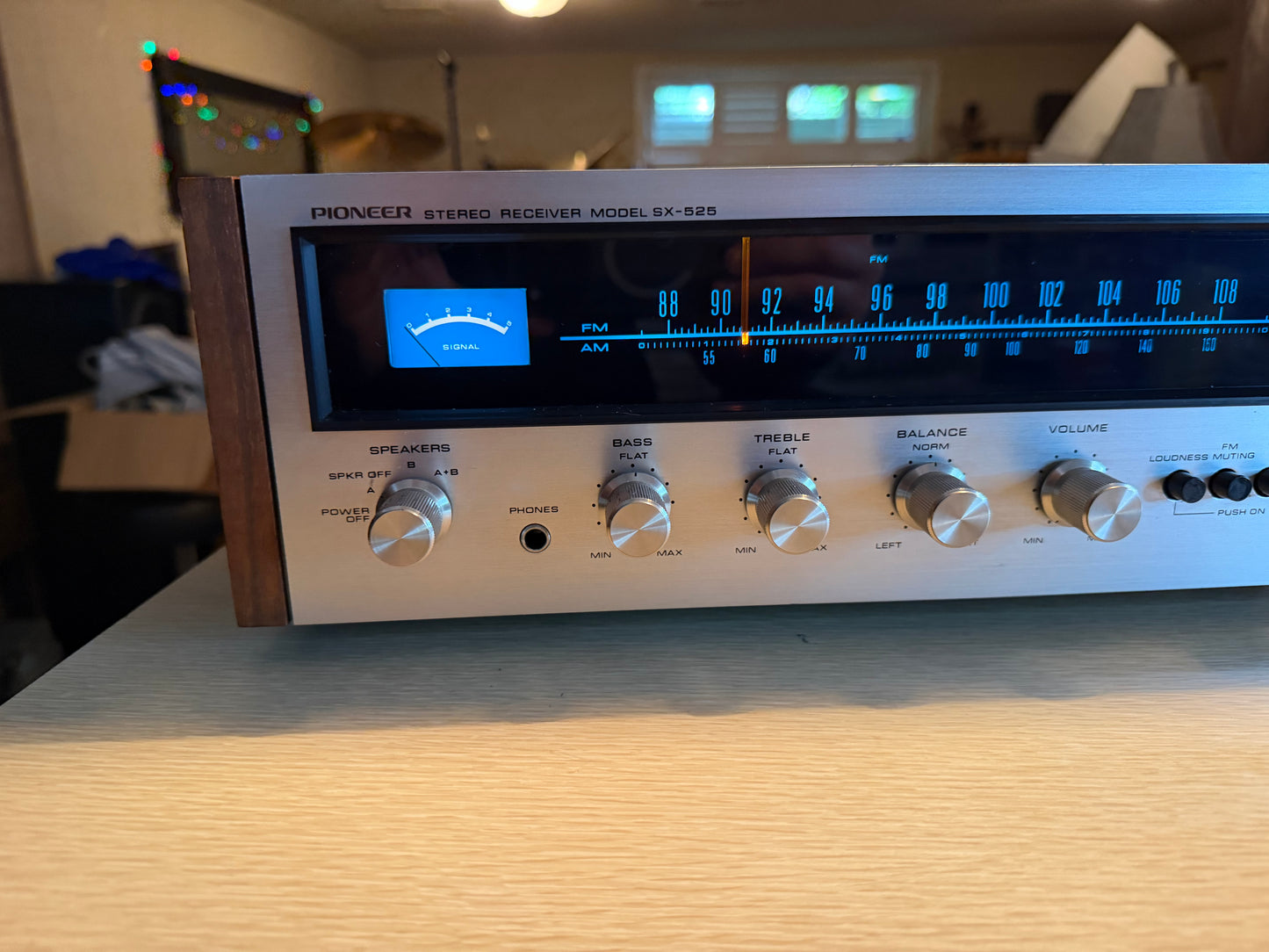 Vintage Pioneer SX-525 Stereo Receiver re-capped Fresh Service Near Mint Beauty!