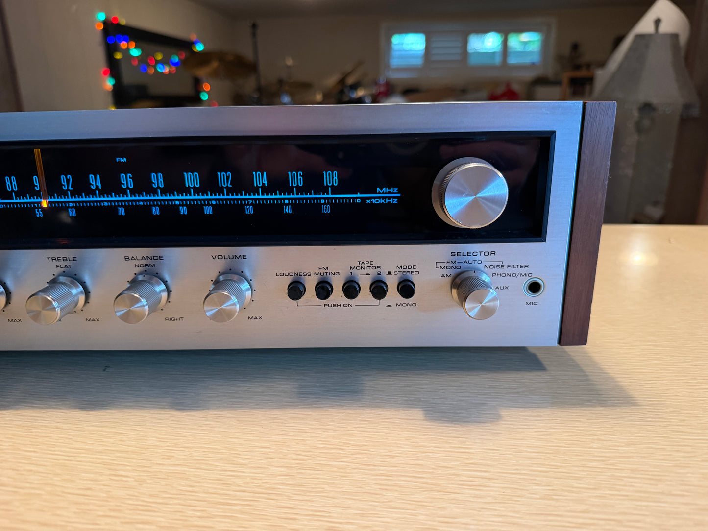 Vintage Pioneer SX-525 Stereo Receiver re-capped Fresh Service Near Mint Beauty!