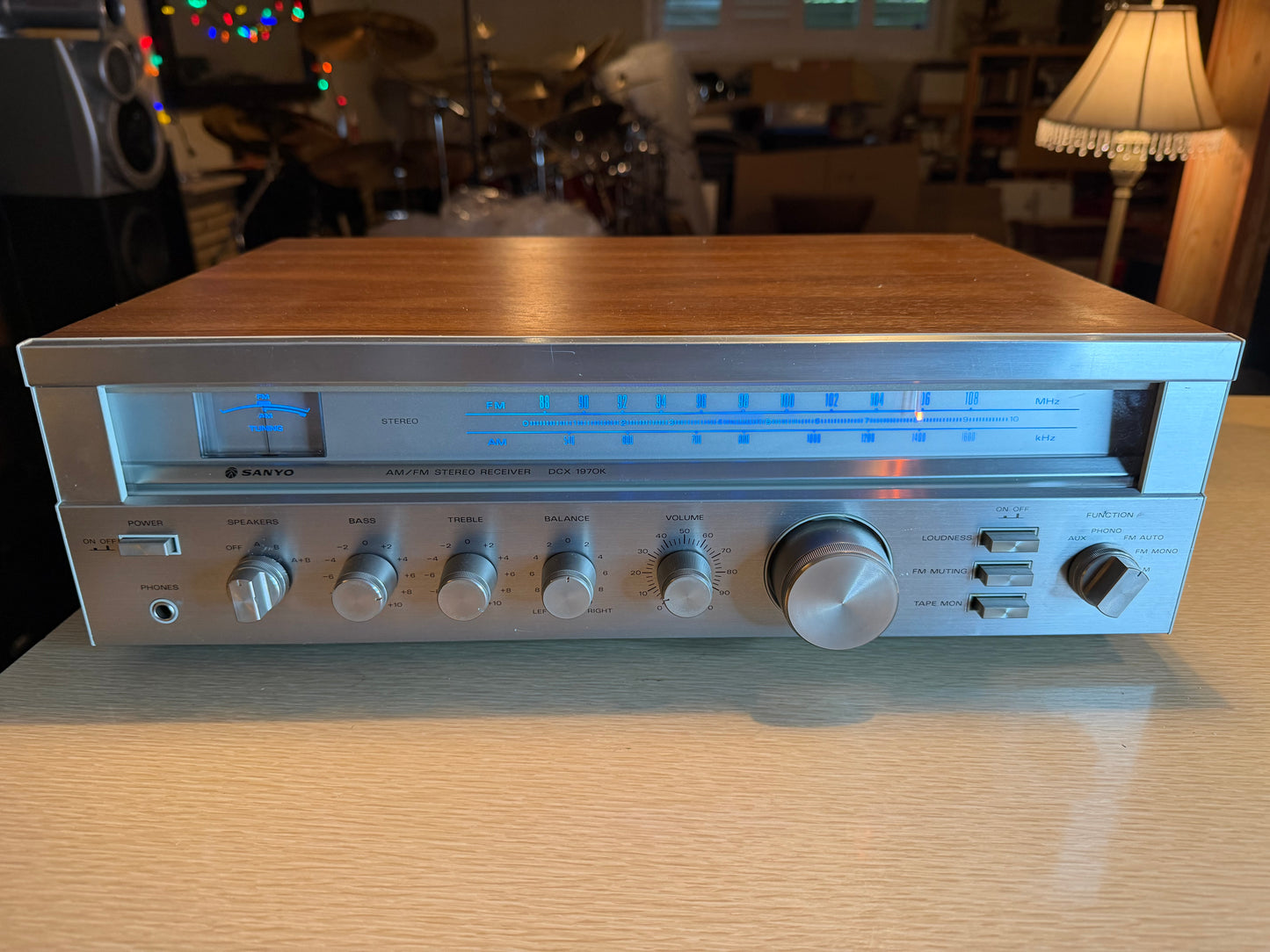 Vintage Woodgrain & Silver Sanyo DCX 1970K Receiver Fresh Service Near MINT RARE