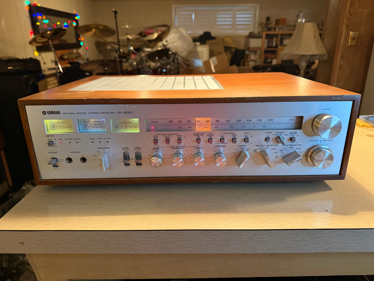 VTG 1970s Yamaha CR-2020 Natural Sound Stereo Receiver AM/FM Powers On No Sound