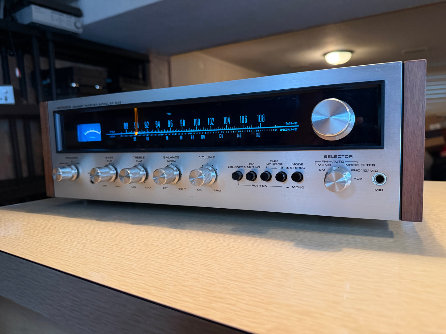 Vintage Pioneer SX-525 Stereo Receiver re-capped Fresh Service Near Mint Beauty!