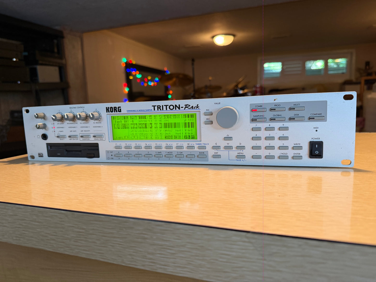 Korg Triton-Rack Expandable HI Module Sampler Synthesizer Works Needs New Screen
