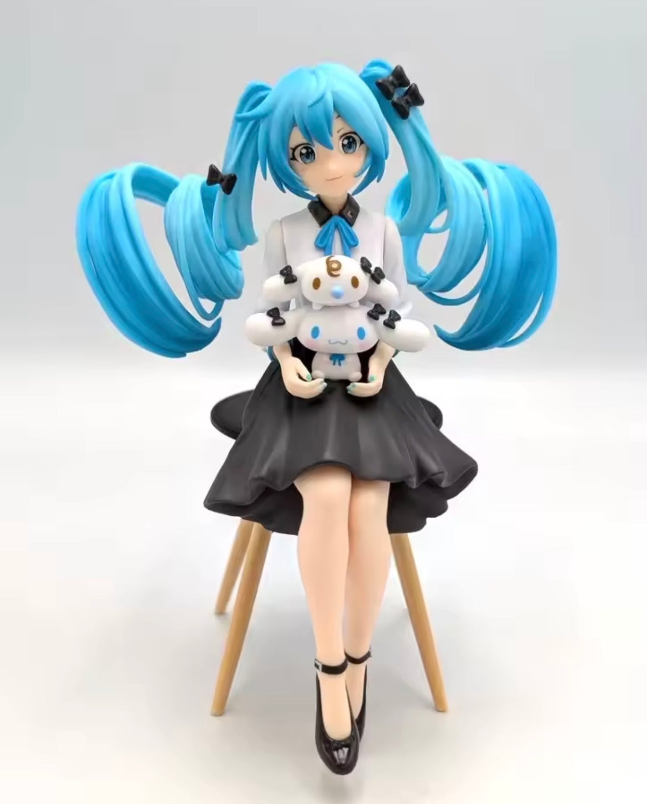 14CM Anime Hatsune Miku Big Eared Dog And MILK Noodle Stopper Figure Brand New