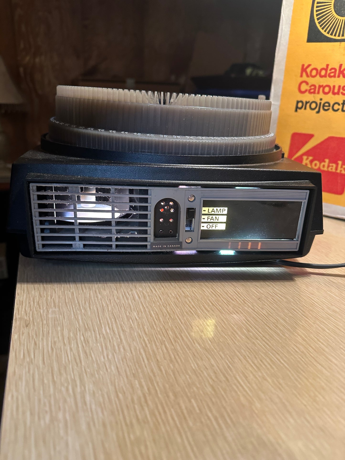 ⭐️Kodak Carousel 650H Slide Projector ⭐️Tested ⭐️Includes New Slide Tray Rare!