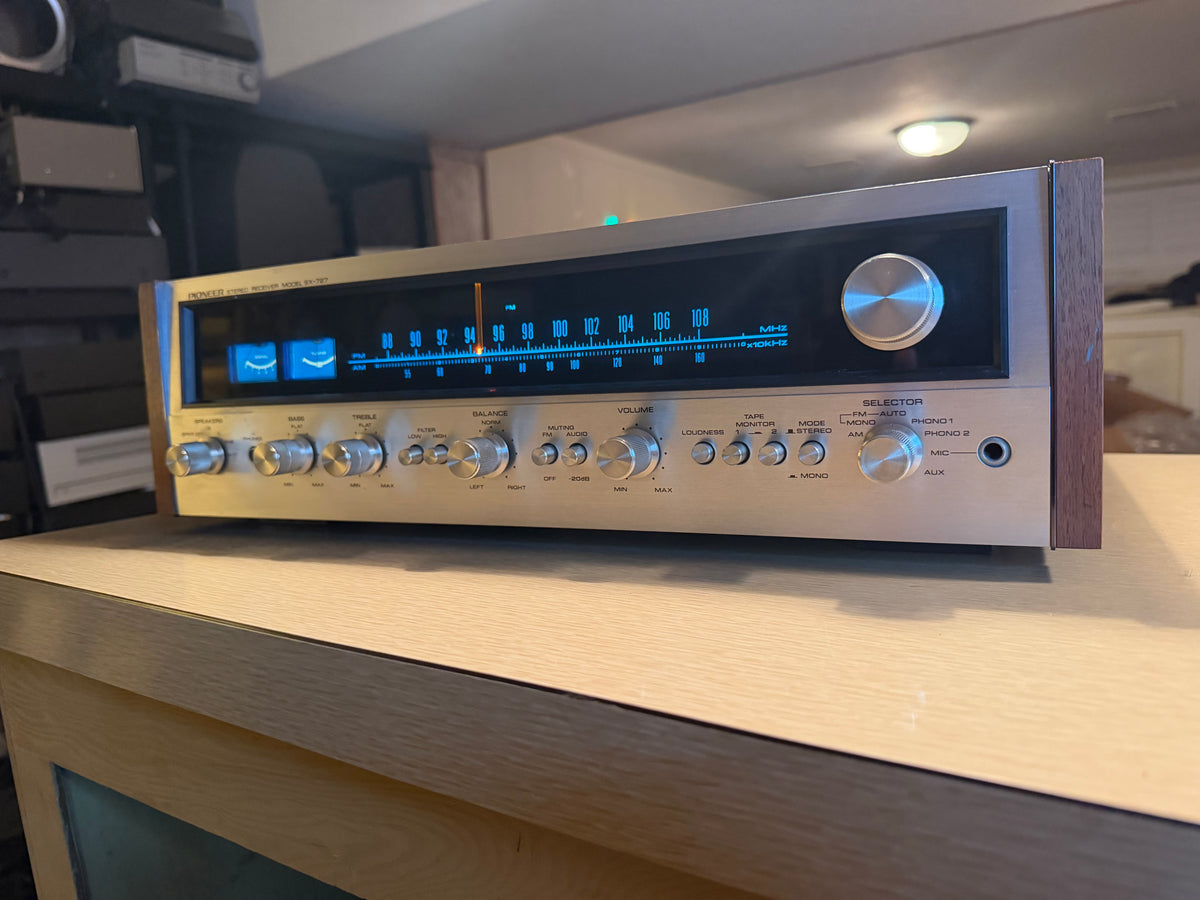 Pioneer SX-727 Vintage Stereo Receiver Amplifier Fresh Service Brand New Bulbs!