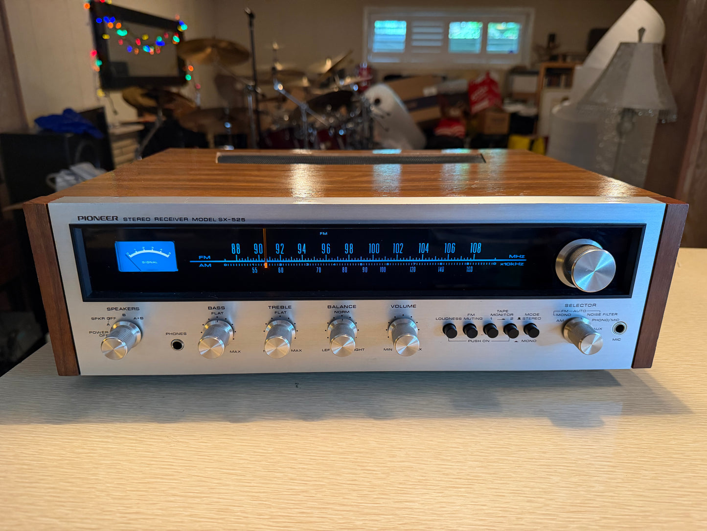 Vintage Pioneer SX-525 Stereo Receiver re-capped Fresh Service Near Mint Beauty!