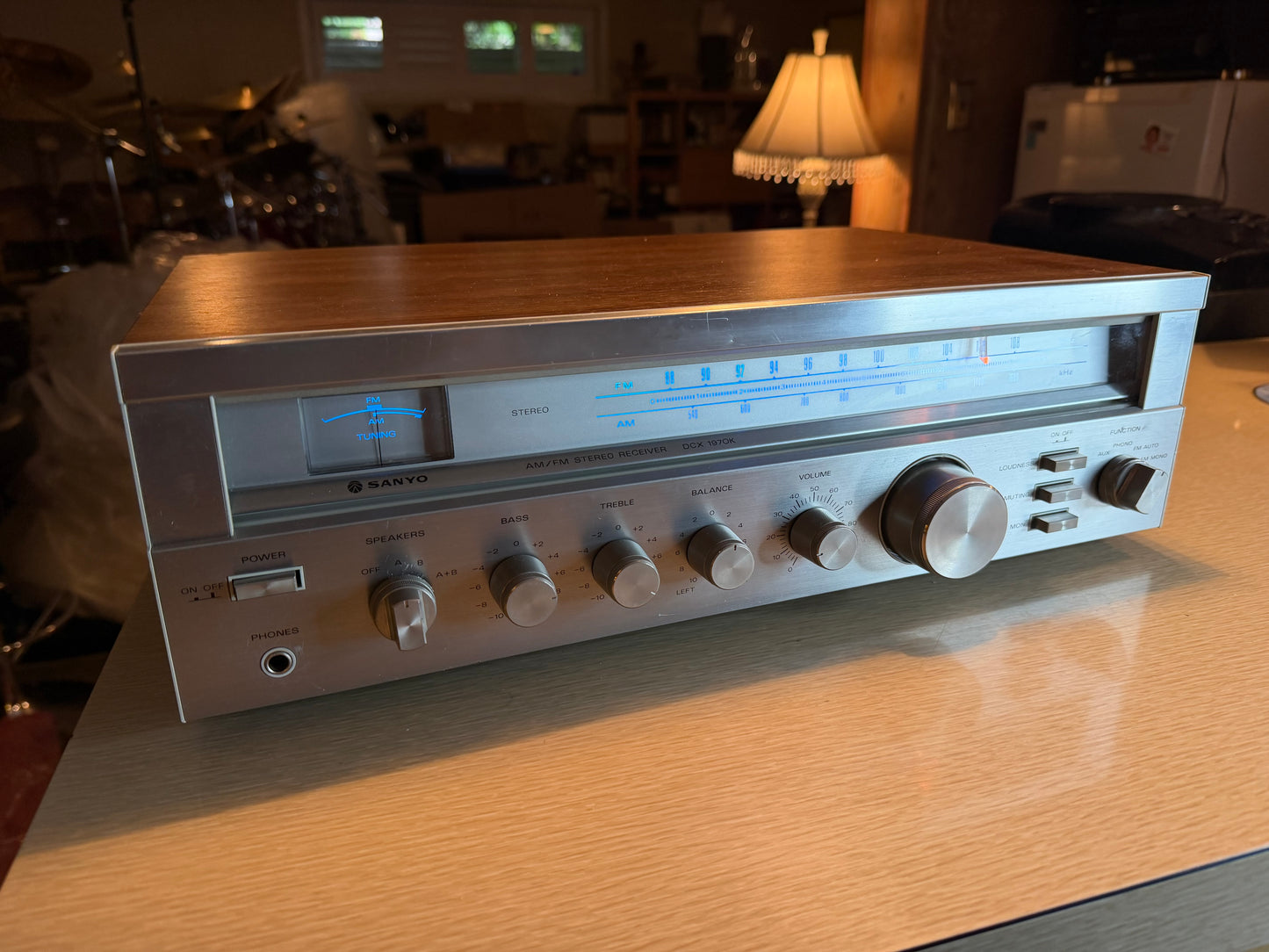 Vintage Woodgrain & Silver Sanyo DCX 1970K Receiver Fresh Service Near MINT RARE