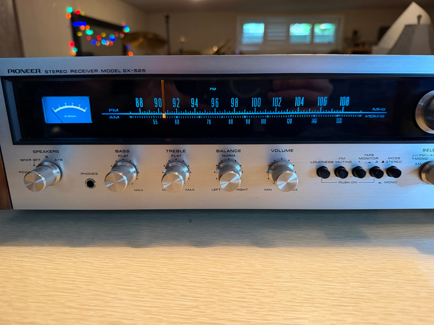 Vintage Pioneer SX-525 Stereo Receiver re-capped Fresh Service Near Mint Beauty!