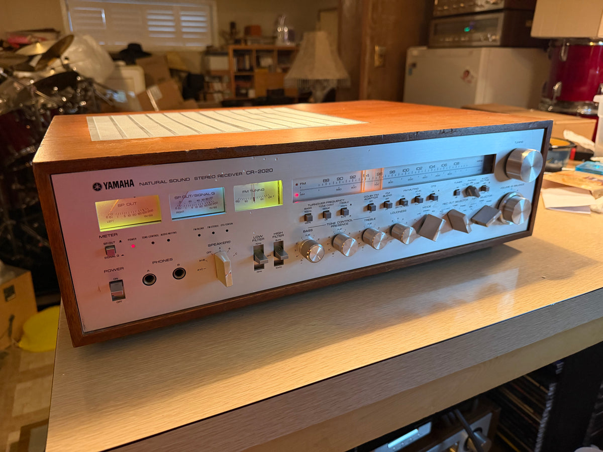 VTG 1970s Yamaha CR-2020 Natural Sound Stereo Receiver AM/FM Powers On No Sound