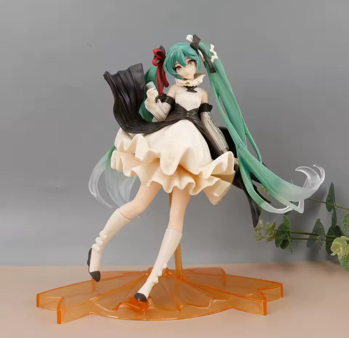 NEW Hatsune Miku Figure Singer Action Model Desktop Ornaments Collectible 21cm