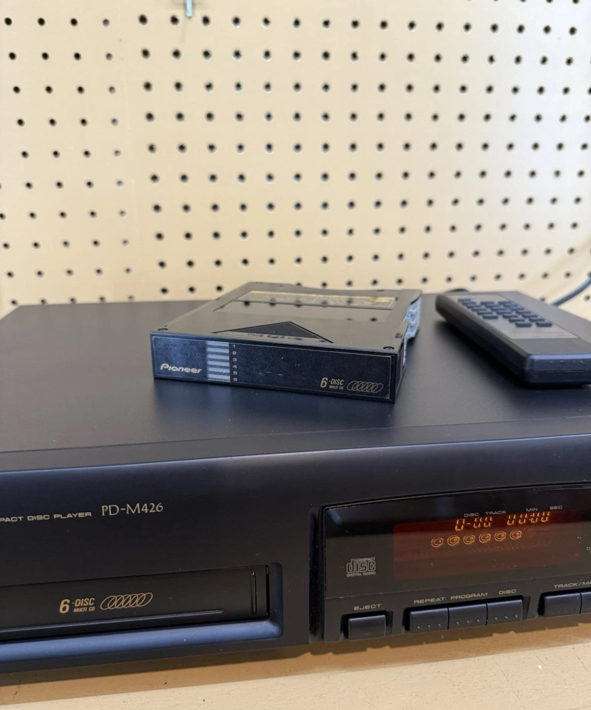 Pioneer PD-M403 Six-Disc CD Changer with Cartridge And Remote- TESTED & WORKING!