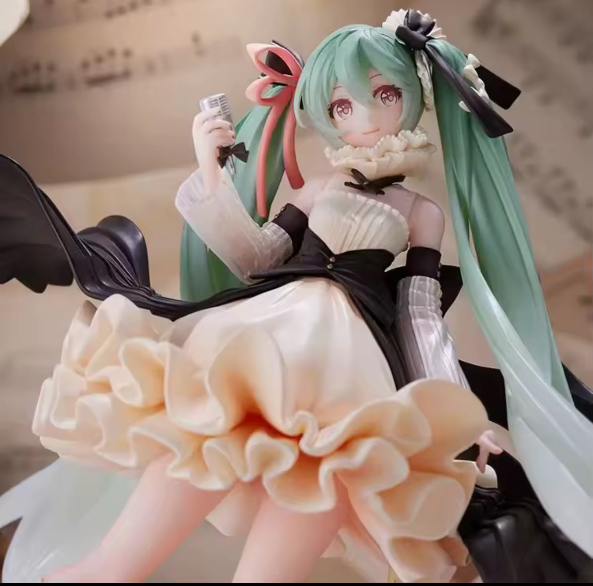 NEW Hatsune Miku Figure Singer Action Model Desktop Ornaments Collectible 21cm