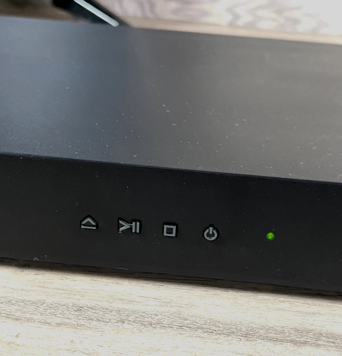 LG UBK80 4K ULTRA HD 3D Blu-Ray Disc Player with new Remote