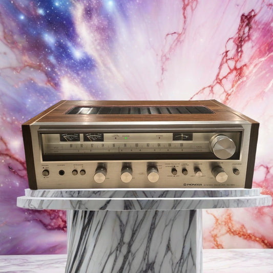 Pioneer SX 580 Stereo receiver. Recently Serviced. Excellent Condition W/ Manual