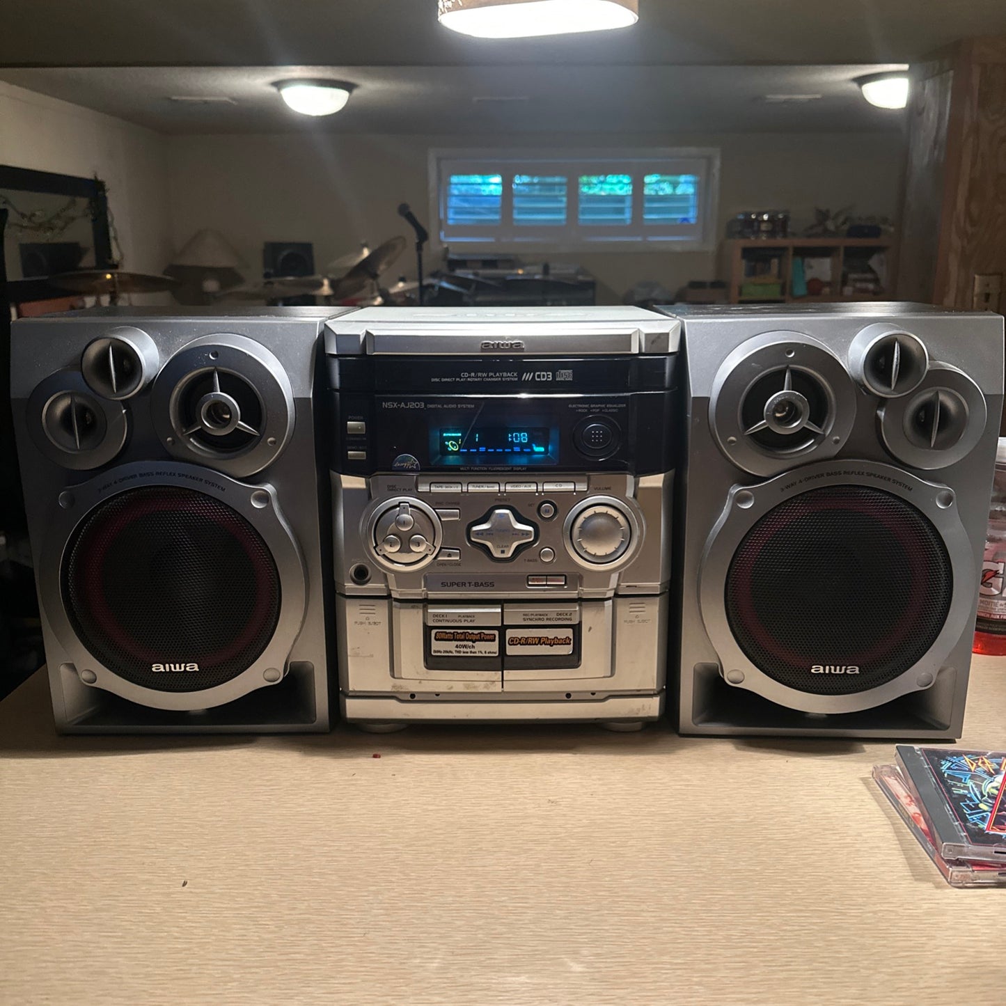 Aiwa NSX-AJ206 Digital audio system. CD, Video/AUX, Dual cassette, radio.