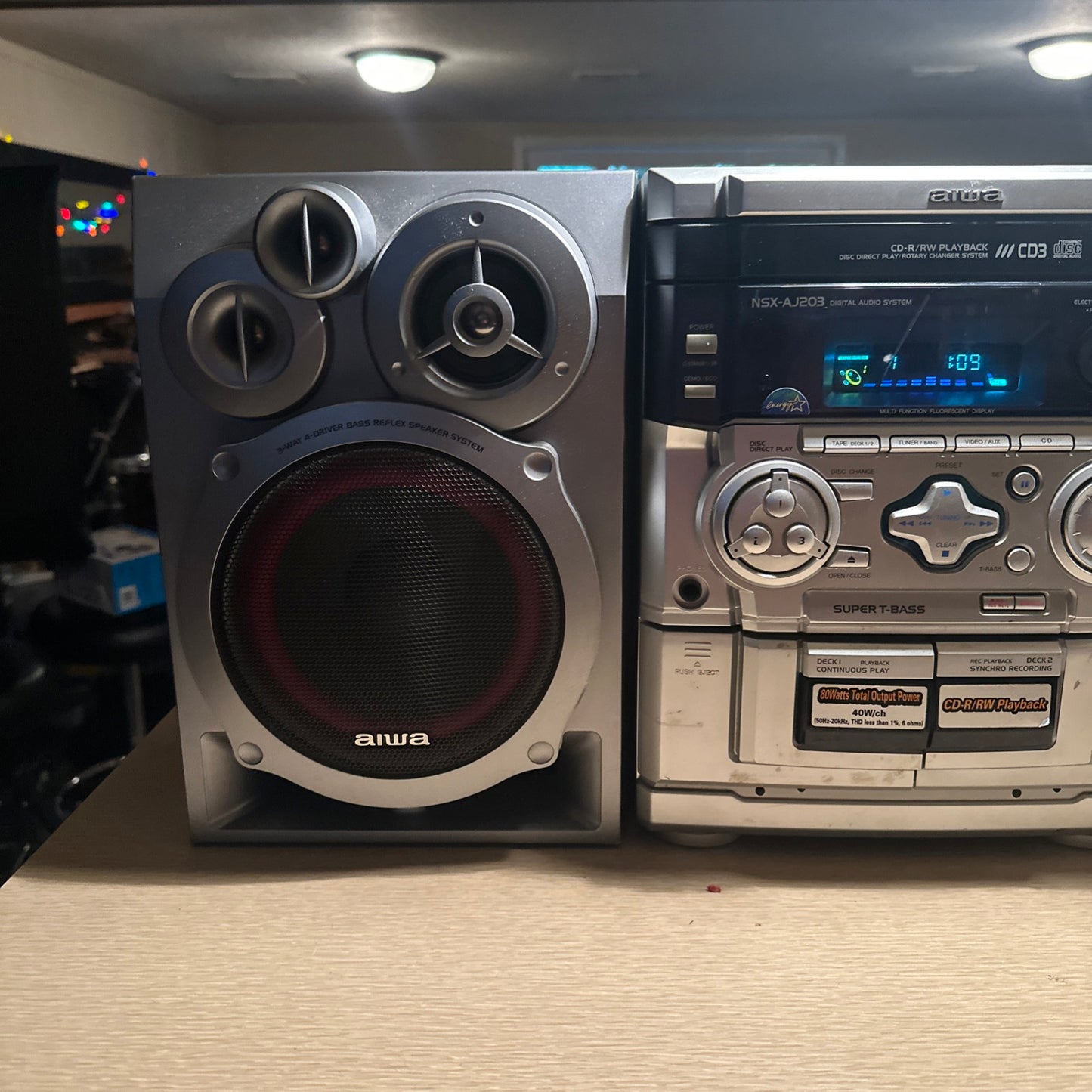 Aiwa NSX-AJ206 Digital audio system. CD, Video/AUX, Dual cassette, radio.