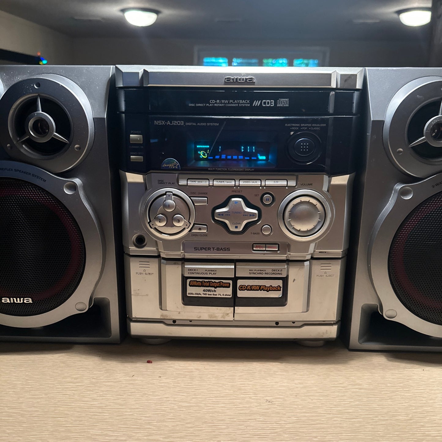 Aiwa NSX-AJ206 Digital audio system. CD, Video/AUX, Dual cassette, radio.
