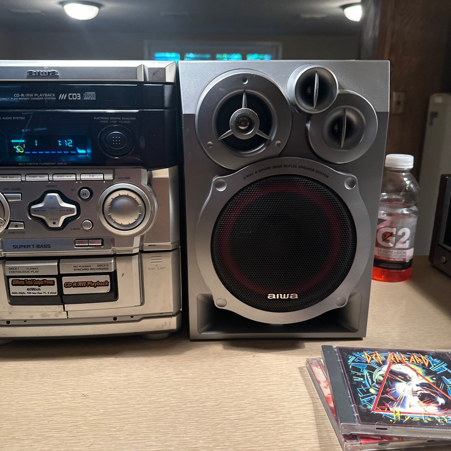 Aiwa NSX-AJ206 Digital audio system. CD, Video/AUX, Dual cassette, radio.